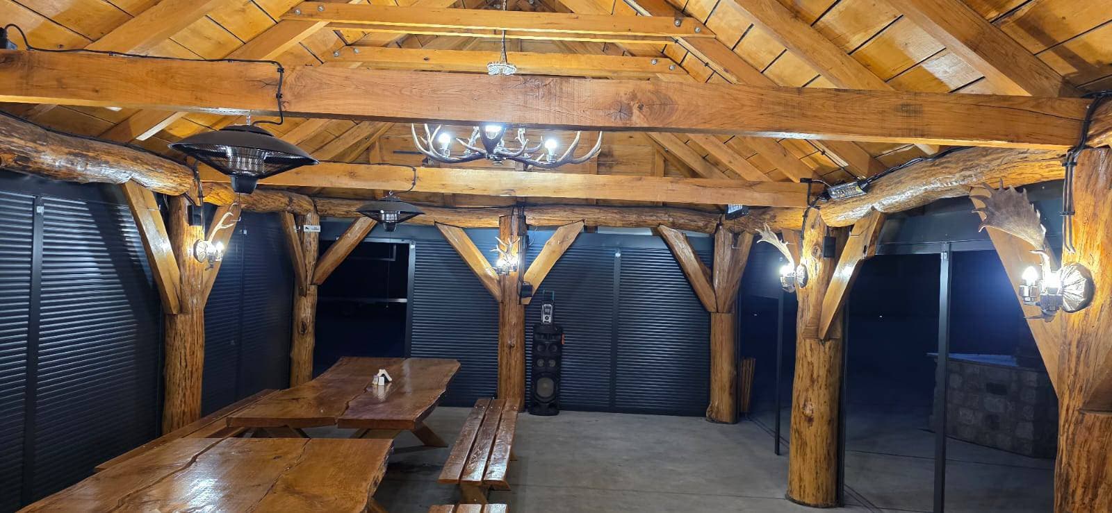 Chwila odpoczynku nad łowiskiem (2)